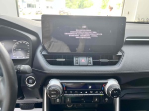 Acceptation des commandes personnalisées – Toyota <span class=keywords><strong>RAV4</strong></span> Hybride 2020 2.5L CVT 4x4 Édition Premium, sièges en cuir foncé gauche, pneus R18, freinage actif, alerte de sortie de voie - Product Image 5