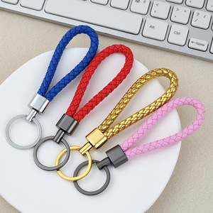 1 pièce Porte-clés en cuir PU tressé, pendentif de sac DIY, porte-clés de voiture, bijou pour homme et femme, cadeau - Product Image 1