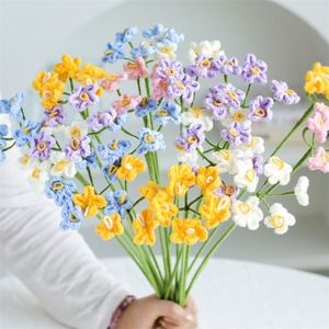 Ramo de flores simuladas tejido a mano con hilo terminado, hecho a crochet, decoración para el hogar, regalo, flor hecha a mano. - Product Image 4