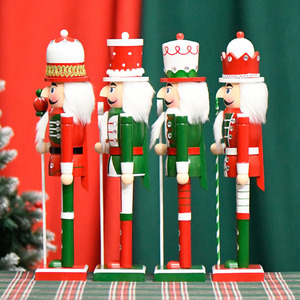 Figuras de Madera de 38 cm de la Nueva Serie, Cascanueces Navideño con Bastón de Caramelo - Product Image 3