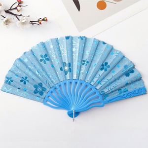 Abanico Plegable de 7 Pulgadas con Lámina Dorada, Fácil de Abrir y Cerrar, Bambú Pintado con Diseño Hanfu, Regalo para Año Nuevo, Halloween, Estilo Femenino - Product Image 4