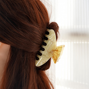 Pince à cheveux unisexe en acétate à finition marbrée crémeuse, grande taille, pince à mâchoires, design festonné, maintien antidérapant pour cheveux épais - Product Image 5