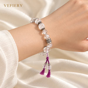 Bracelet extensible en perles rondes de quartz transparent naturel avec breloque d'accent violet pour femme, vente en gros de bijoux - Product Image 2