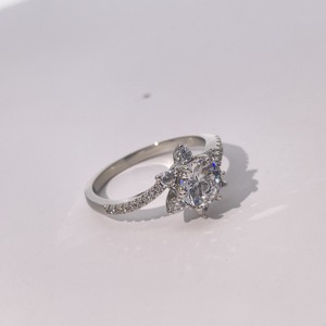 Anillo de Circonita con Forma de Estrella y Flor Chapado en Cobre de Tianyu Gems, Joyería de Moda Brillante y Lujosa para Mujer, Anillo de Compromiso, Anillo de Dedo al por Mayor - Product Image 2