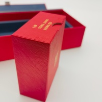 Boîte à bijoux rigide rouge à texture croisée de luxe, impression dorée personnalisée, boîte cadeau coulissante pour petits accessoires