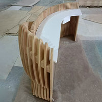 Q027 Élégant bureau d'accueil semi-circulaire en fibre de verre et bois, mobilier d'art moderne pour entreprises, salons de beauté, petits spas, hôtels, écoles, doré