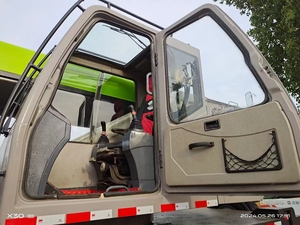 Grue sur camion Zoomlion d'occasion 30T, moteur Weichai, machinerie de construction hydraulique, travaux de terrassement, faible consommation de carburant - Product Image 6