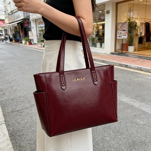 Borse Tote in Vera Pelle e Pelle PU Personalizzate per Donne OEM ODM Borse a Spalla Nere di Grande Capacità con Logo Personalizzato - Product Image 3