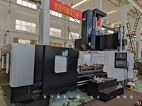 Centre d'usinage CNC à double colonne robuste avec grande table de travail pour tôles d'acier et fabrication métallique BT50