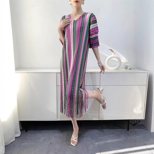 Ultimo <span class=keywords><strong>Modello</strong></span> 2025 Abito da <span class=keywords><strong>Donna</strong></span> con Gonna Plissettata a Righe e Frange, 100% Cotone, Stile Casual, Abito di Alta Gamma per Vacanze - Product Image 3