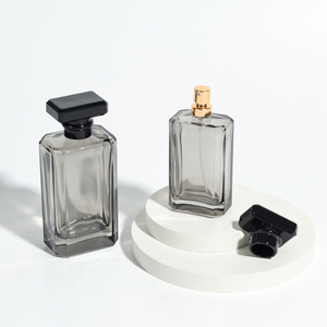 Botella de Perfume Rectangular Plana Translúcida de Lujo de Alta Calidad al por Mayor, Botellas de Vidrio para Perfume en <span class=keywords><strong>Aerosol</strong></span> de 50 ml, Color <span class=keywords><strong>Gris</strong></span> <span class=keywords><strong>Humo</strong></span>, con Tapa - Product Image 5