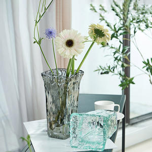 Vase carré tulipe en cristal transparent, évasé, vert, personnalisé - Product Image 3