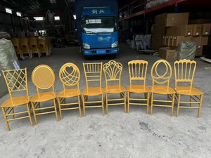 Nuova Sedia da Matrimonio di Lusso con Schienale a O, Design Floreale Traforato in Metallo con Cuscino - Product Image 3