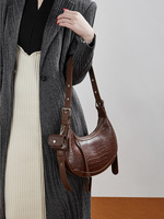 Sac croissant de luxe en cuir motif crocodile, sac hobo vintage demi-lune, sac à bandoulière tendance sous le bras avec pochette, vente en gros