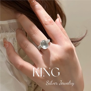 Bague en argent sterling plaqué or avec serti à griffes, modèle Moonlight, pour femme, de la marque King Silver Jewelry - Product Image 4