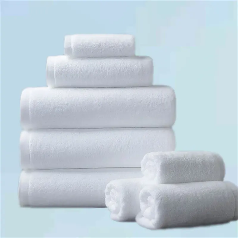 Accueil Vente en gros 70*140cm fibre de coton biodégradable utiliser directement hôtel épaissi jetable spa serviette de bain corps sec grand