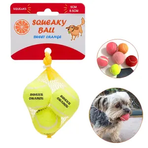 2 "ve 2.5'' inç 5cm 6.4cm özel Logo çevre dostu çiğnemek doğal kauçuk atmak peluş Pet köpek gıcırtılı tenis topu oyuncak logo ile