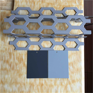Plaque en aluminium perforée sur mesure avec trous hexagonaux, façade extérieure de l'entrée du bâtiment - Product Image 3