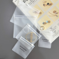 Transparente PVC-Kunststoff-Schmuckbeutel mit Reißverschluss und individuellem Logo, mattierte Schmucktaschen für Ring-Accessoires – Verpackung und Präsentation