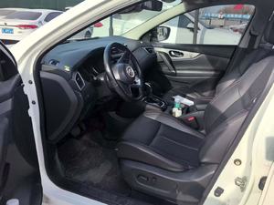 Acceptons les commandes personnalisées – Nissan Qashqai 2.0L CVT XV Prem Luxury Edition 2022, véhicule d'occasion, 50 000 km, extérieur blanc, conduite à gauche, Euro VI - Product Image 4