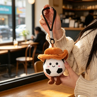 Pendentif en peluche amusant en forme de ballon de sport, casque de simulation, jouet de football, chapeau de dessin animé mignon, porte-clés de basketball, breloque de sac unisexe