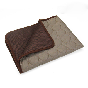 Großhandel Extra große Sommer Haustier Kühl matte Moderne zusammen klappbare Stoff Katze/Hund Eis <span class=keywords><strong>Pad</strong></span> Decke für Sofa oder Bett - Product Image 6