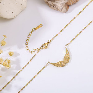 สร้อยคอจี้รูปปีกนางฟ้าสำหรับผู้หญิง ดีไซน์สวยงาม ชุบทอง 14k 18k PVD บนสแตนเลสสตีล 316L เครื่องประดับคุณภาพสูง - Product Image 4