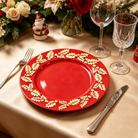 Assiettes de Présentation en Plastique Rouge et Or Festifs, Motif Aiguilles de Noël en Relief, Durables, Non Toxiques, 33 cm, Lot de 50, pour Service à Domicile et Table de Noël/Fêtes