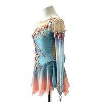Robe de patinage artistique bleu rose dégradé à motif floral, dos ouvert, ceinture drapée, strass faits à la main, manches longues en maille, pour adultes et enfants
