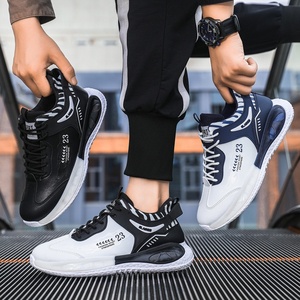 Scarpe da corsa da <span class=keywords><strong>uomo</strong></span> di nuova <span class=keywords><strong>moda</strong></span> semplici giovani leggero autunno Outdoor Mesh EVA traspirante bianco nero Sneakers sportive stringate - Product Image 2