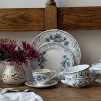 Assiettes de table en porcelaine fine imprimées de fleurs bleues européennes, motif muguet, vaisselle et assiettes de service vintage