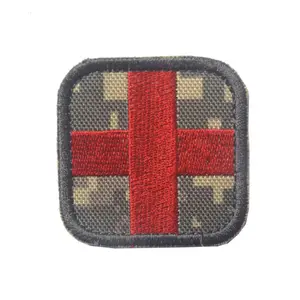 Patchs de broderie en caoutchouc PVC tactique de la croix rouge, badges de l'armée de plein air brodés avec des Appliques de support - Product Image 1