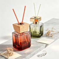Diffuseur de parfum d'intérieur de luxe en verre carré avec bouchon en bois, ensemble de bouteilles décoratives pour diffuseur de parfum