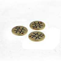 Étiquette métallique personnalisée pour vêtements, logo de marque gravé, plaque nominative, service OEM accepté, étiquettes pour chaussures
