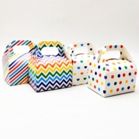 Boîte en papier personnalisée à rayures chevron arc-en-ciel, pois et cœurs, avec poignée portable, pour bonbons et cadeaux, idéale pour anniversaires et mariages, vente en gros