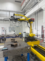Station de travail robotisée de soudage automatique STEP SA12/2000H avec rail au sol pour robot 6 axes et structure en acier au carbone robuste