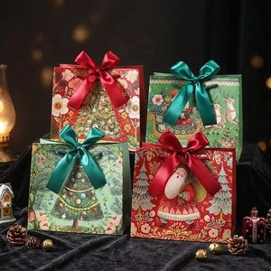Bolsa de Regalo Navideña de Cartón Blanco Ecológica de Lujo con Asa de Cinta de Raso, Reutilizable para Envolver Regalos en Fiestas - Product Image 3