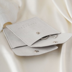 Pochette à bijoux en microfibre PandaSew, emballage cadeau pour boucles d'oreilles, collier, bague, bouton pression avec logo personnalisé - Product Image 4