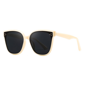 Gafas de Sol Personalizadas Estilo GM, Montura Completa, Lentes de PC con Protección UV400, Unisex Tipo 3, Embalaje en Bolsa OPP - Product Image 1