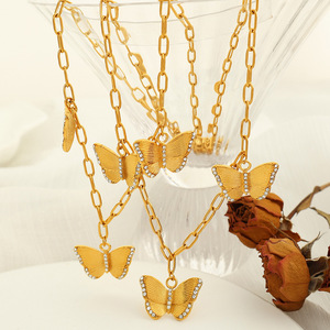 Conjunto de Joyería de Mariposa, Collar y Aretes de Oro con Zirconia Engastada en Bisel para Mujer, Uso Diario - Product Image 2