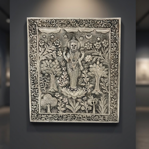 Pintura artística de Laxmi Ji sobre flor de loto con tallado fino - Product Image 3
