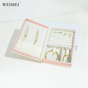 Caja de Joyería Magnética WEIMEI Estilo Libro Mágico, Forro de Gamuza Verde y Rosa para Organizar Anillos y Aretes - Product Image 5