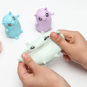 Nouveauté Jouet de décompression en forme de cochon à presser en TPR à rebond lent, boule anti-stress amusante - Product Image 2