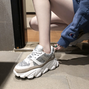 Sneaker produttore di <span class=keywords><strong>scarpe</strong></span> da ginnastica da <span class=keywords><strong>donna</strong></span> con plateau alla moda <span class=keywords><strong>scarpe</strong></span> da <span class=keywords><strong>donna</strong></span> bling pu <span class=keywords><strong>glitter</strong></span> <span class=keywords><strong>scarpe</strong></span> da passeggio di lusso alla moda per <span class=keywords><strong>donna</strong></span> - Product Image 4