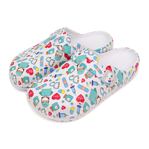 Sabots pour femmes à imprimé infirmière de dessin animé, chaussures de jardin légères antidérapantes en EVA, sandales de plage d'extérieur - Product Image 6