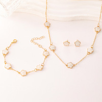 Nouveaux ensembles de bijoux pour femmes, 3 pièces, colorés, en alliage, style charmant, motif trèfle à cinq feuilles et fleur porte-bonheur, collier, bracelet, boucles d'oreilles, pour le marché international