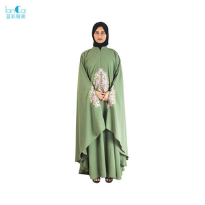 Nouveau style Longue abaya personnalisée de grande taille élégante en polyester à imprimé floral pour femmes en vente en gros - Product Image 1