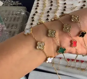 Mode 18K Gold plattiert Kleeblatt-Armband für Damen weiß schwarz glücklicher Vierblättriger Kleeblatt-Armbänder Schmuck Geschenke für Damen Mädchen