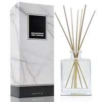 Ensembles de diffuseurs de roseaux d'huile essentielle de parfum de luxe rafraîchissant d'aromathérapie de fleurs OEM pour la décoration intérieure de Noël de luxe