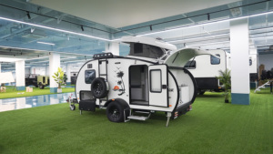 Nuevo diseño personalizado todoterreno lágrima Mini <span class=keywords><strong>Camper</strong></span> remolque portátil para viajes al aire libre remolque deslizable de fibra de vidrio expandido - Product Image 5